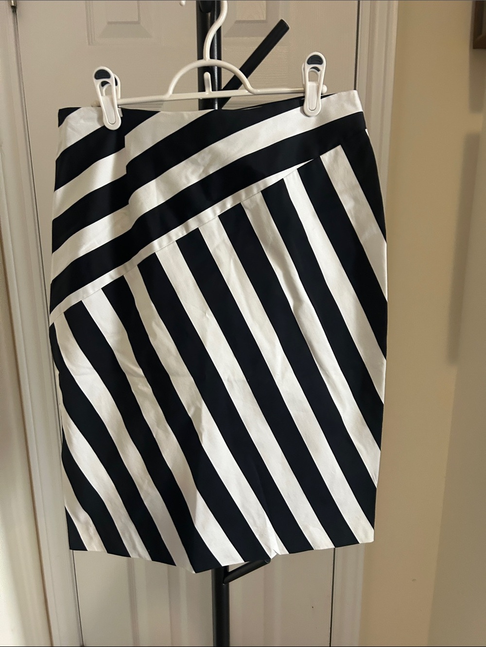 Banana Republic Black & White Diagonal Stripe Pencil Skirt